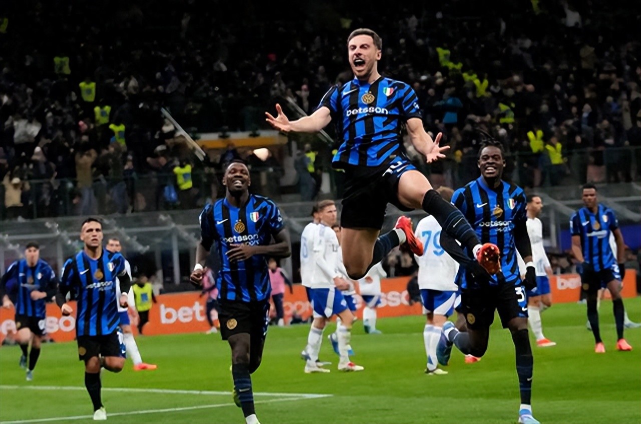 开云下载-包含战意十足：AC米兰世俱杯热身赛回顾的词条