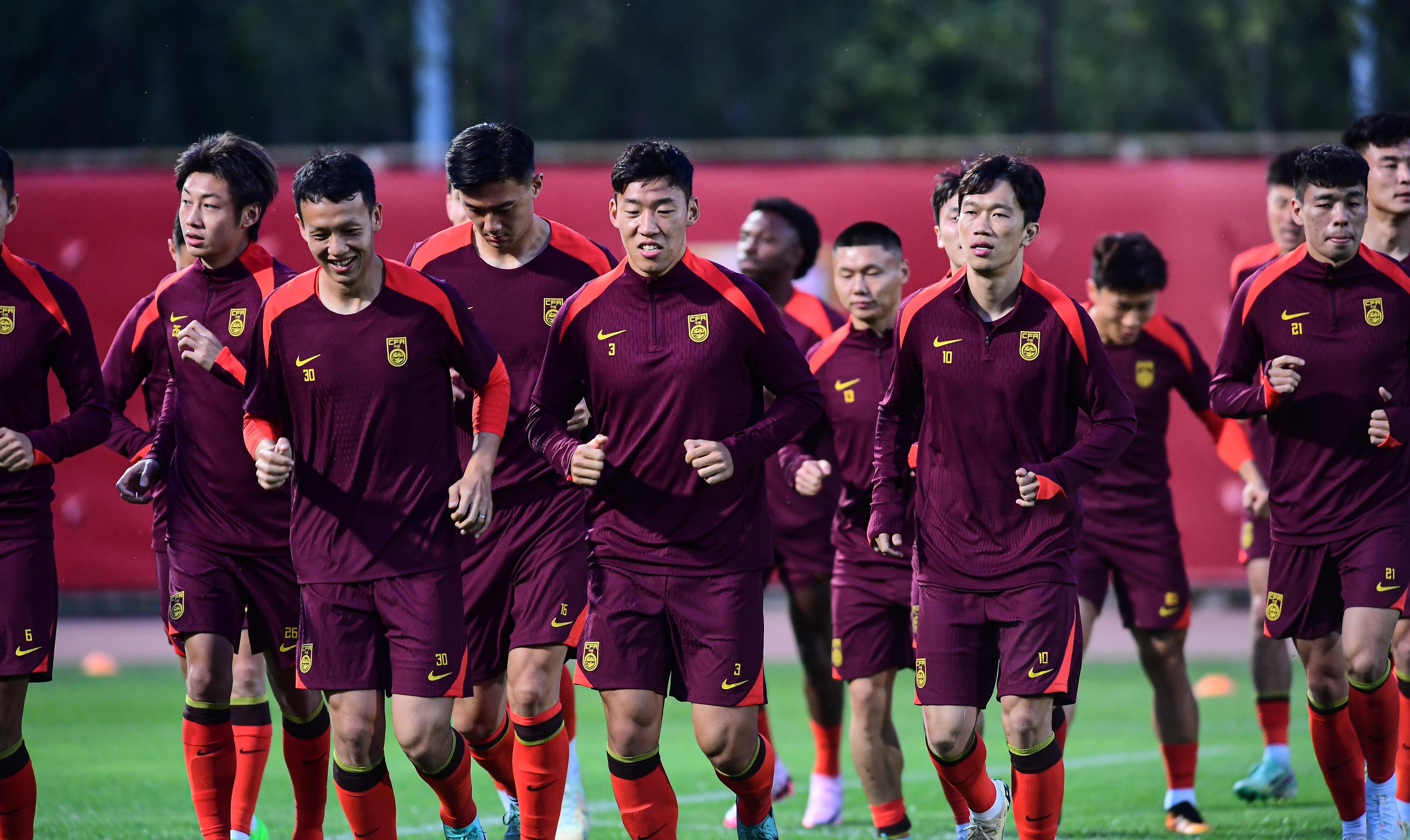 国足攻防俱佳，主场比赛取胜