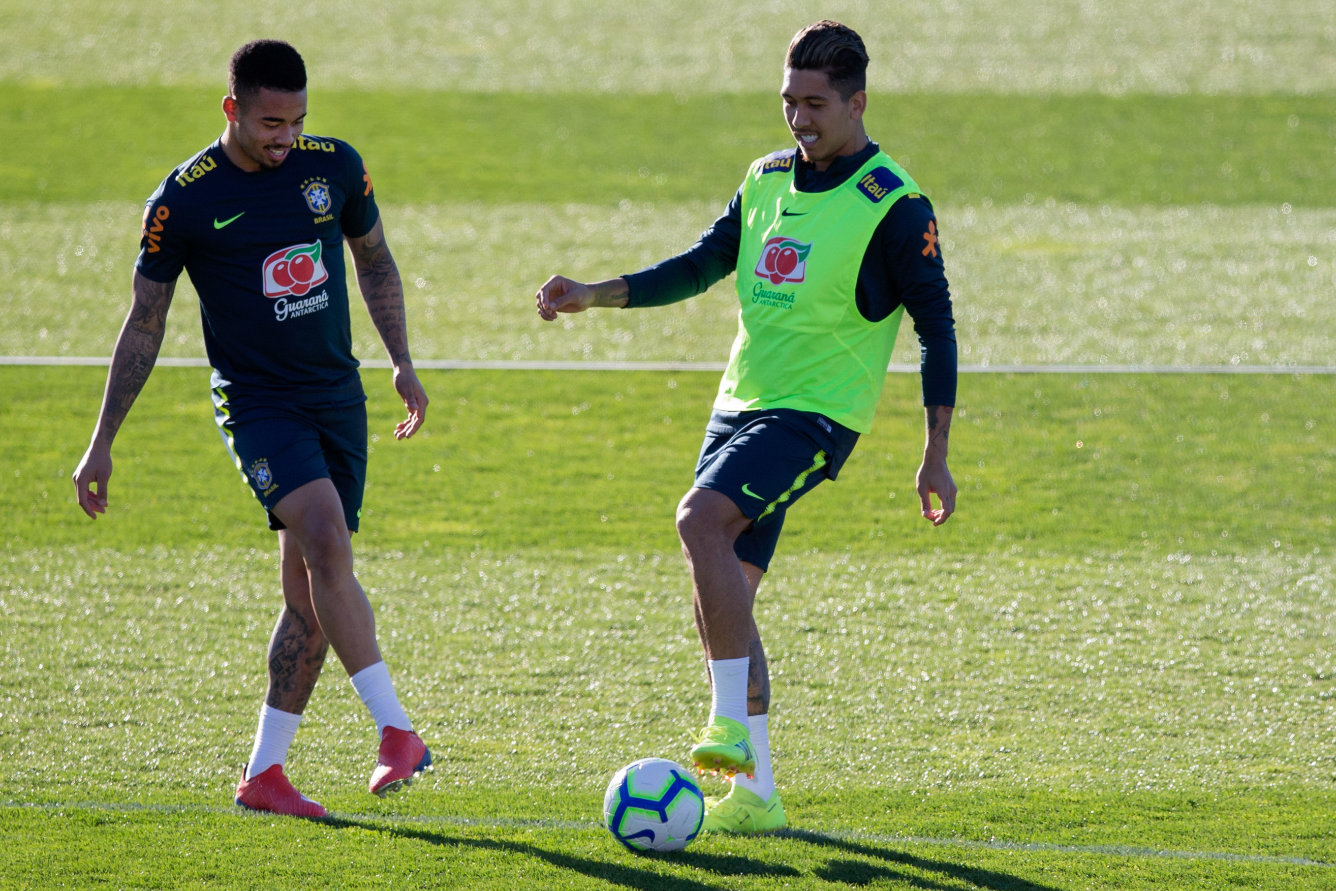 俄罗斯球员训练全力备战国际友谊赛的简单介绍 俄罗斯球员训练全力备战国际友谊赛的简单介绍