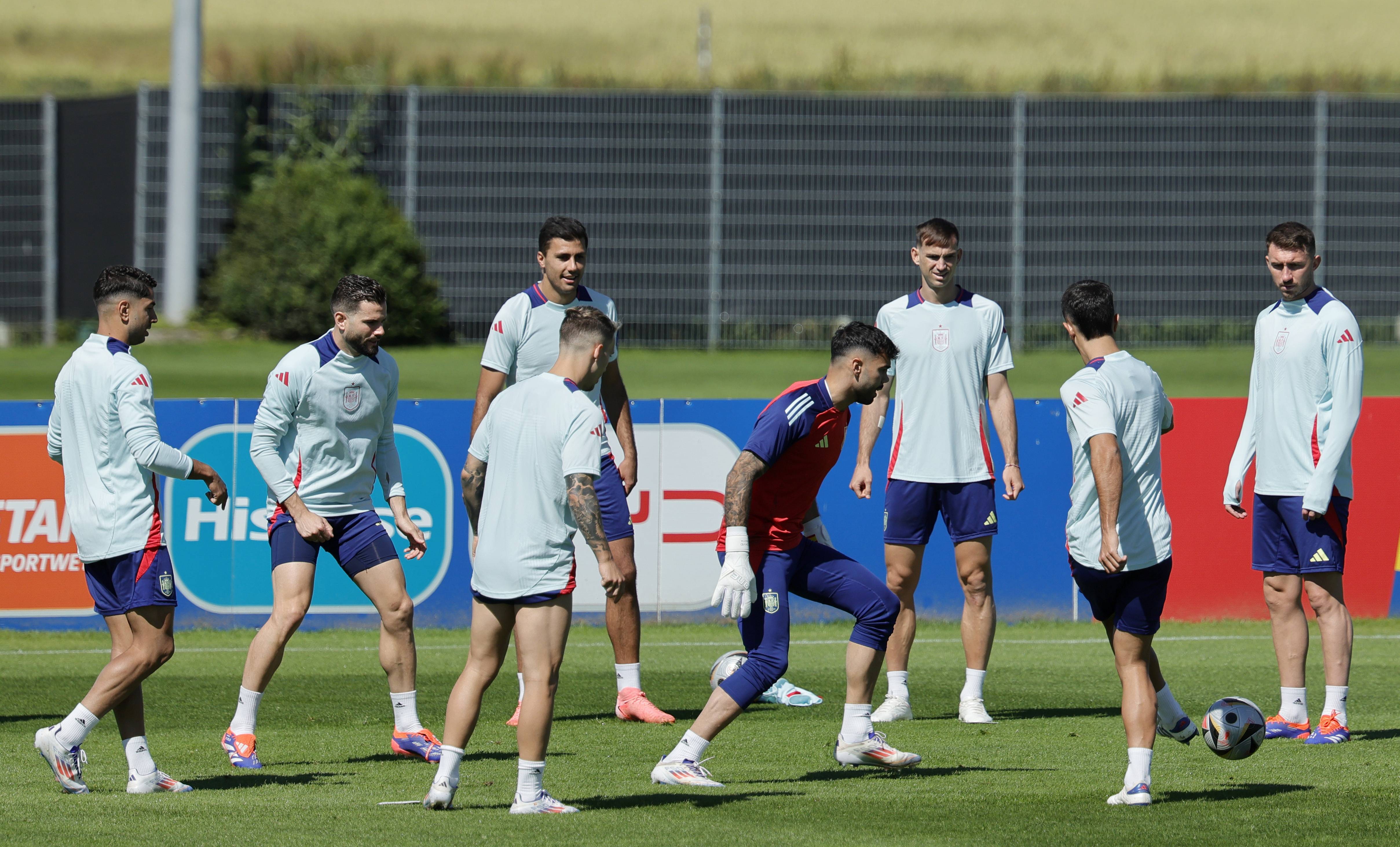 开云官网-西班牙队在欧预赛比赛中全面占优，轻松晋级的简单介绍