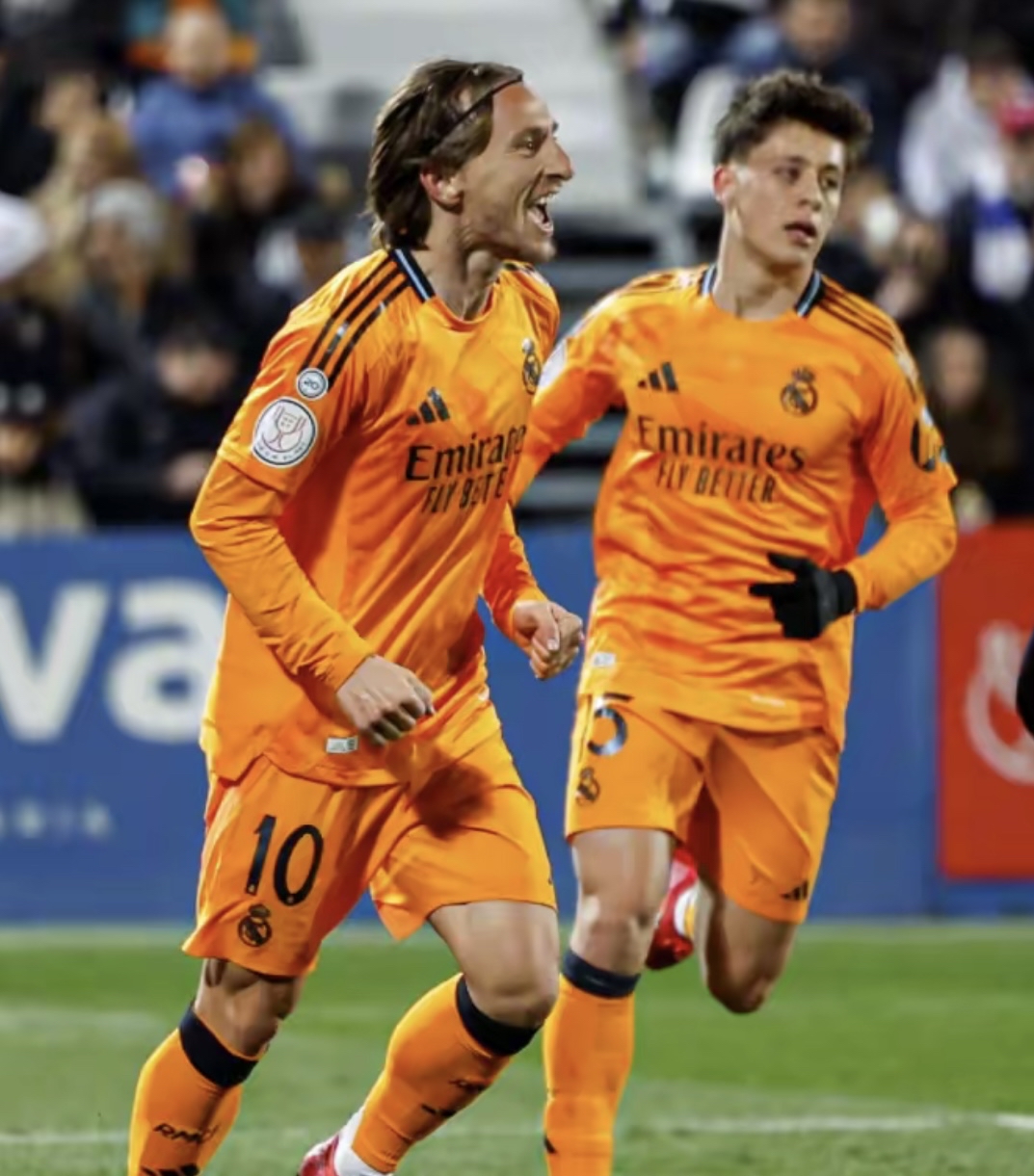 开云体育app-欧预赛擂台赛情峰回路转，胜负难定