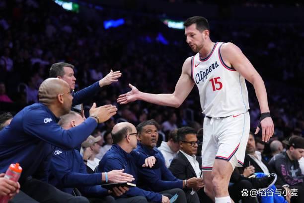 中锋核心再次爆发,球队轻取对手取胜 中锋核心再次爆发,球队轻取对手取胜