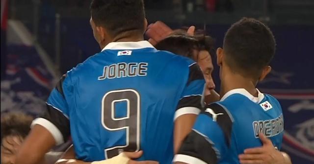 包含亚冠比赛激烈角逐，巴西球队遭遇惨败的词条