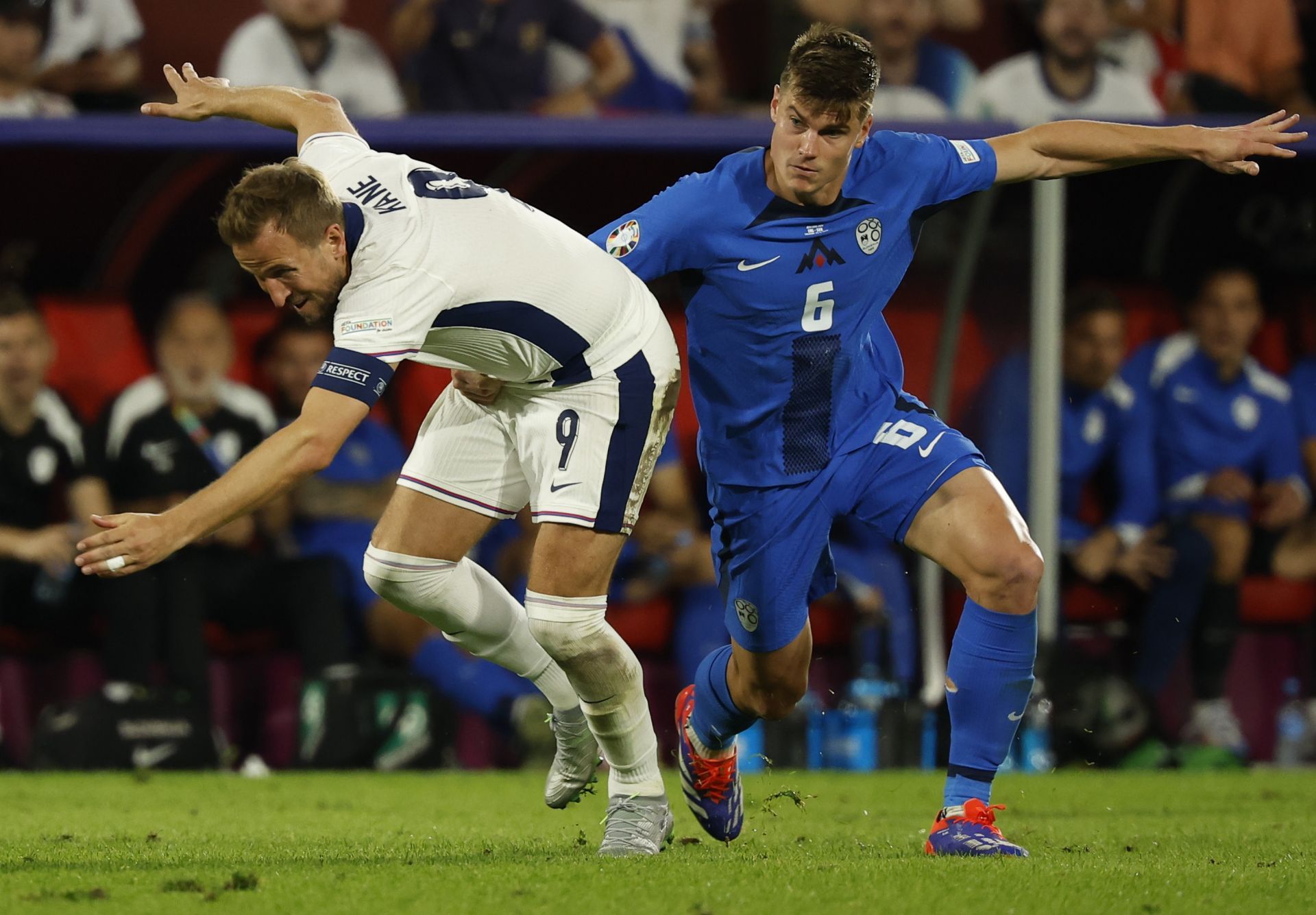 荷兰队集体奋力反扑,成功力保出线的简单介绍 荷兰队集体奋力反扑,成功力保出线的简单介绍