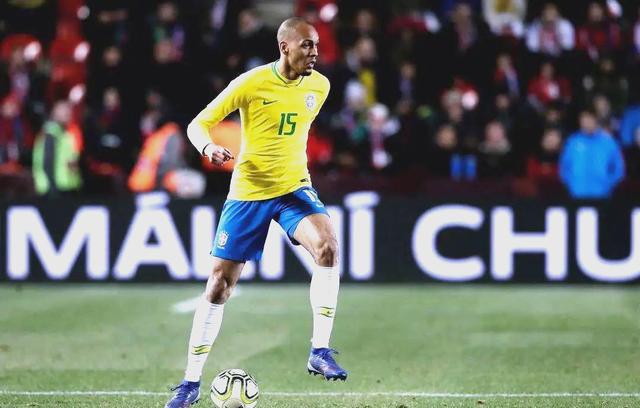 关于青年足球新星崭露头角,闪耀赛场争夺荣誉的信息 关于青年足球新星崭露头角,闪耀赛场争夺荣誉的信息