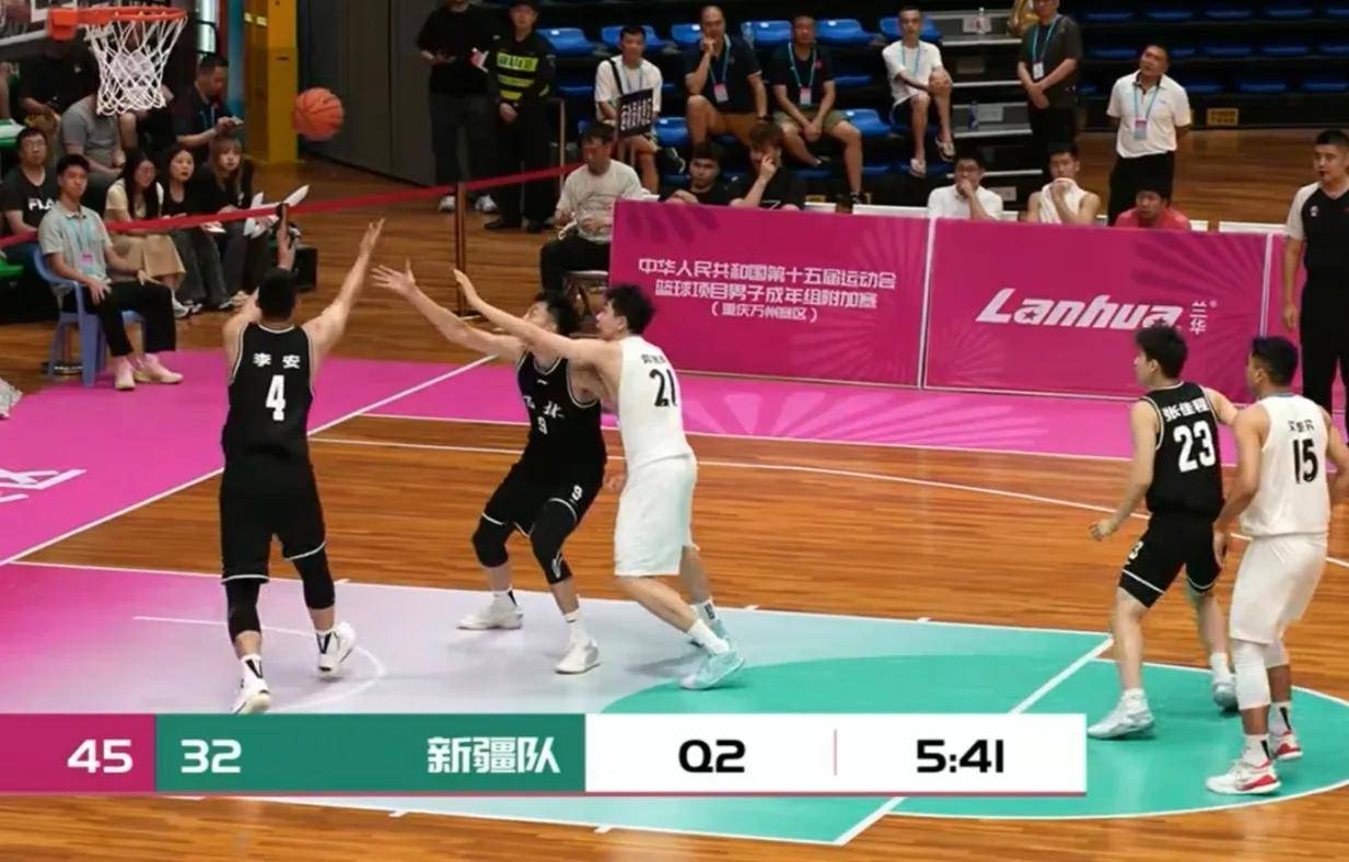 天津男篮与新疆队对垒,东西部对决 天津男篮与新疆队对垒,东西部对决