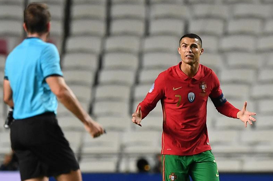 包含法国队绝杀英格兰，C罗乌龙送礼中超的词条