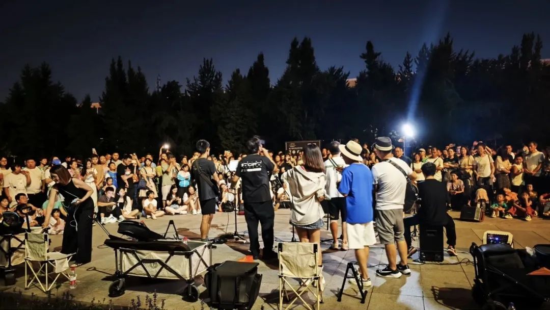 赛场风云，激情碰撞激发无限激情的简单介绍