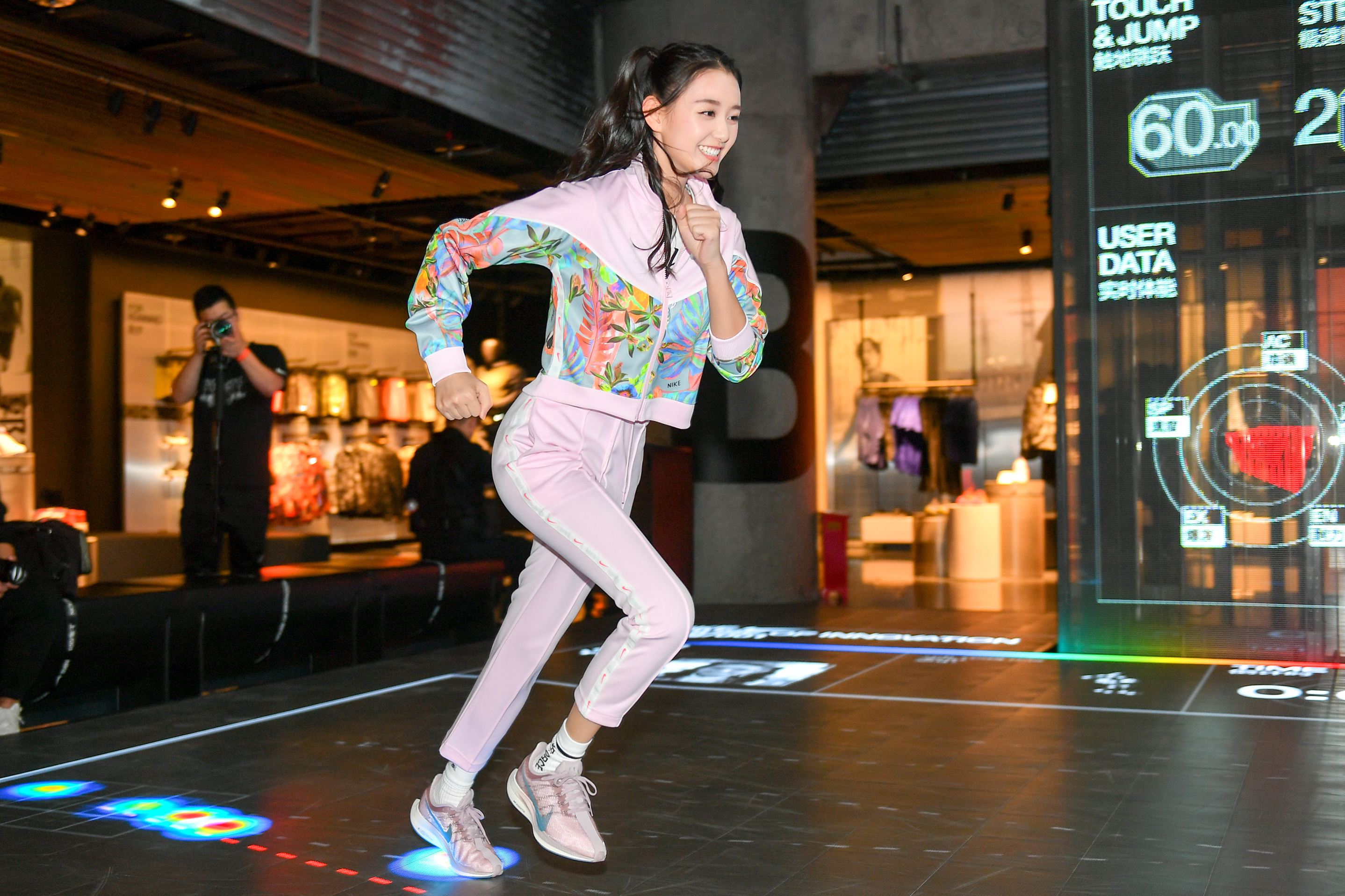 法国女子田径队实力出众,夺得金牌 法国女子田径队实力出众,夺得金牌