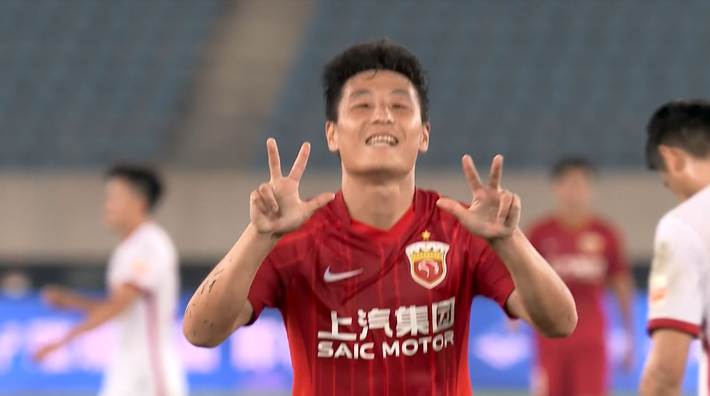 开云体育中国-球员助攻后头部受伤，比赛中断处理的简单介绍