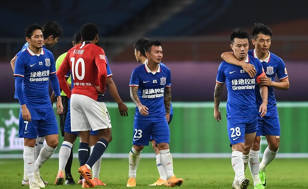 球员助攻后头部受伤,比赛中断处理的简单介绍 球员助攻后头部受伤,比赛中断处理的简单介绍