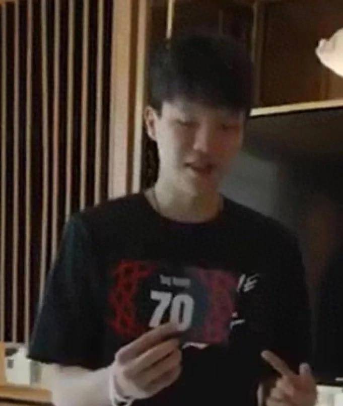 包含精彩纷呈：双雄对决将擦出火花的词条