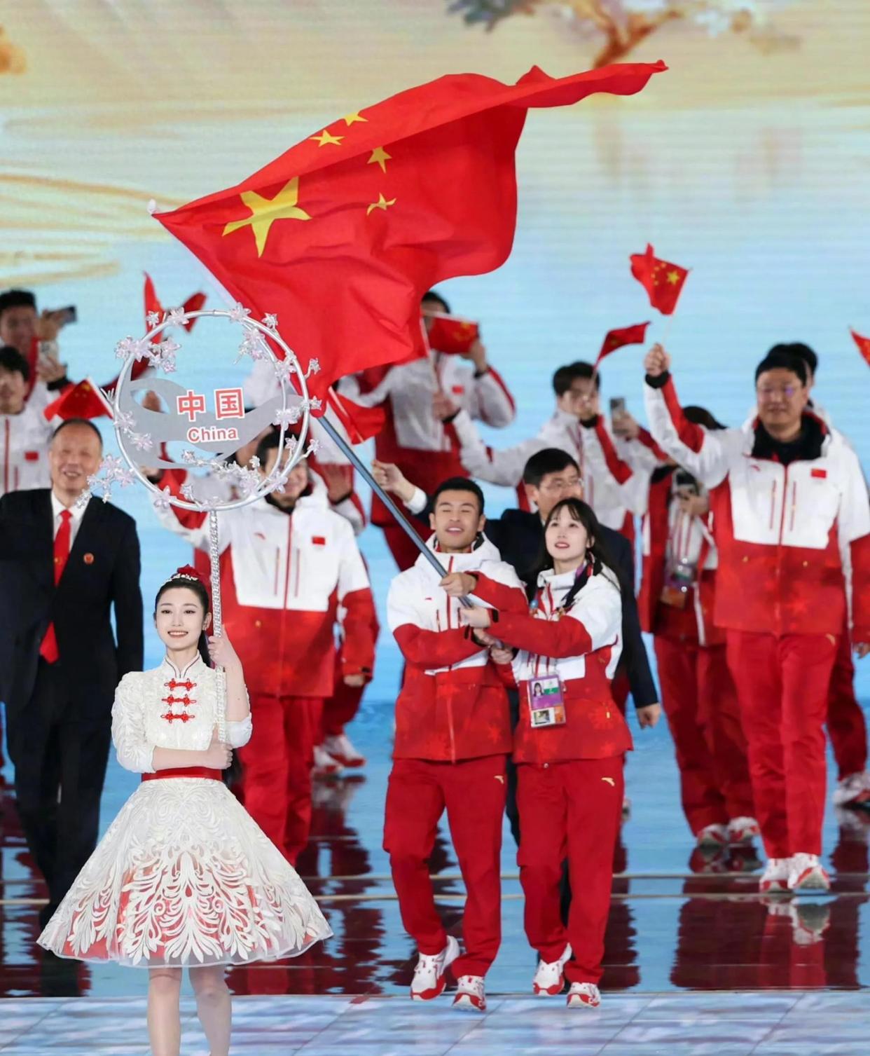 中国代表团亚运会赛场燃情亮相！