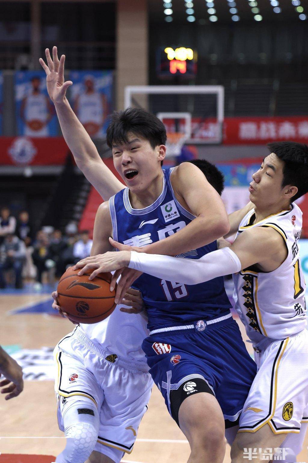 开云体育官方网站-大连宏运主场力克富力，稳居积分榜第二