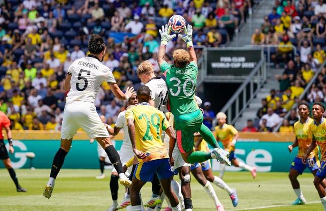 开云体育入口-欧洲豪门在比赛中再次碰撞，谁能取得胜利？