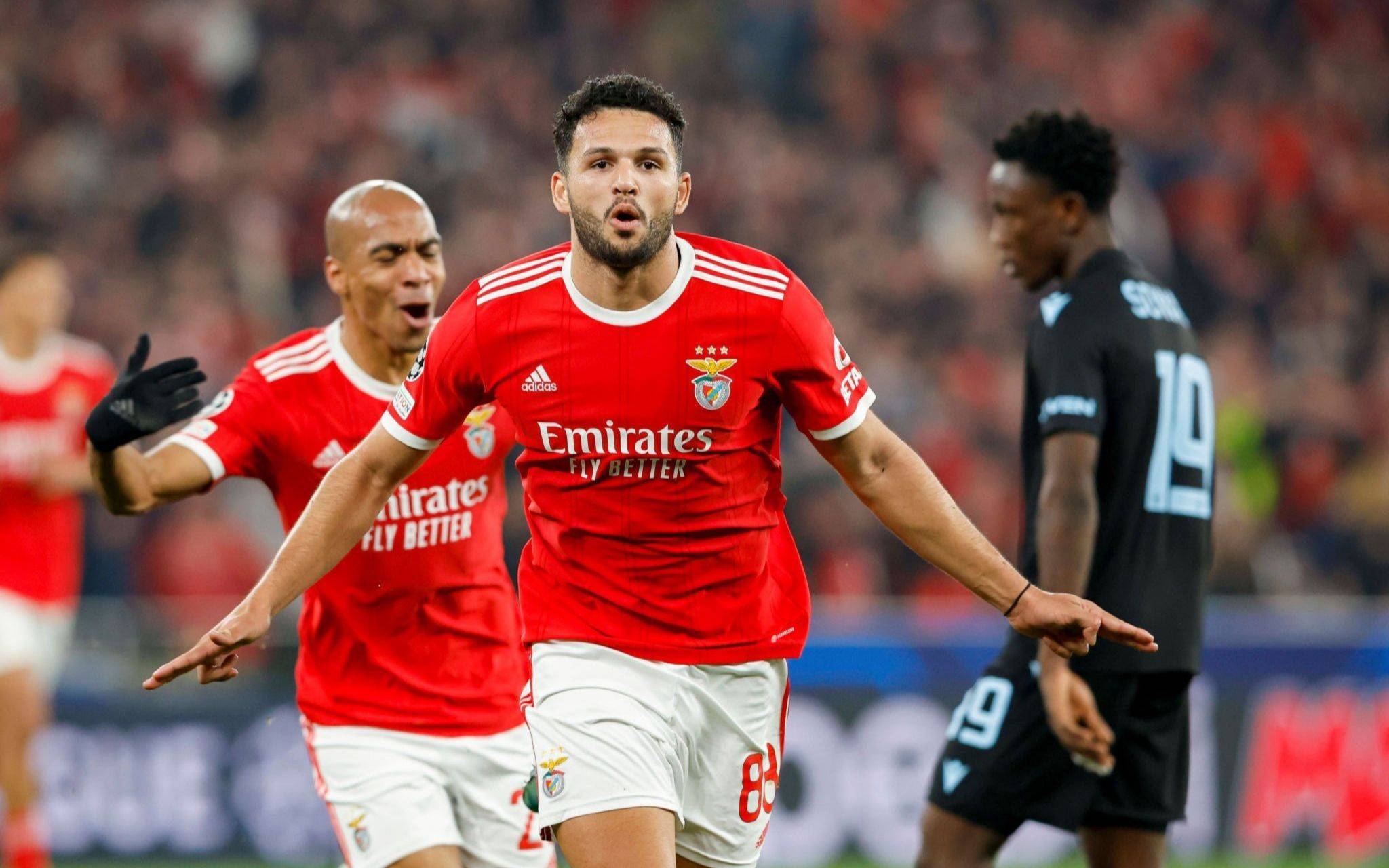 尼斯队员展现出色防守击败对手