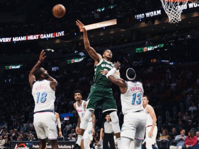 开云体育官网-步行者客场负雄鹿，西蒙斯失业率攀升的简单介绍