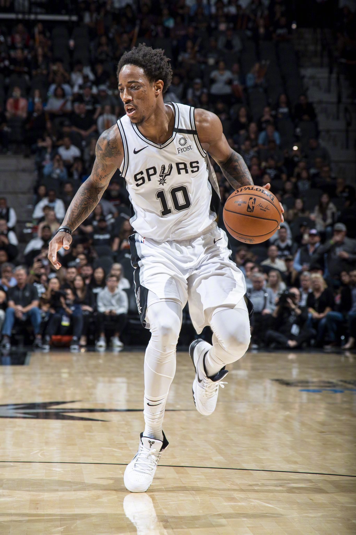 猛龙力克篮网,德罗赞全面出击 猛龙力克篮网,德罗赞全面出击