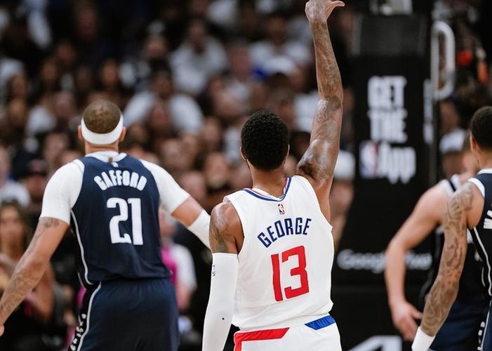 开云体育app-快船成功挤进西部半决赛，战绩稳定