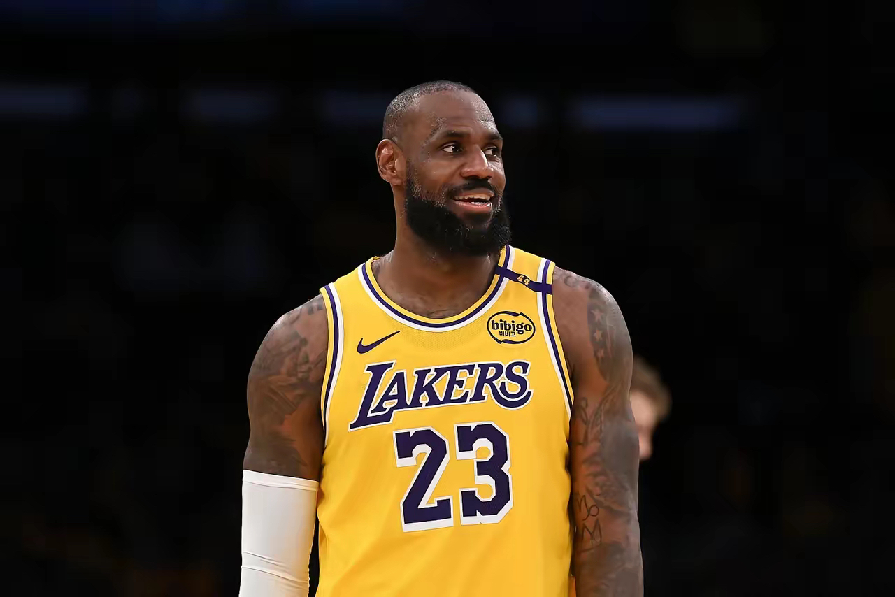 开云体育在线-湖人再败爵士，遭遇连败