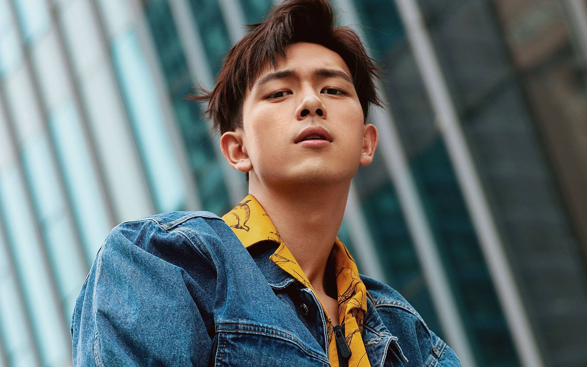 开云体育官网-王座与猎鹰，詹姆斯的孤星闪耀与老鹰战术铁笼的胜利哲学