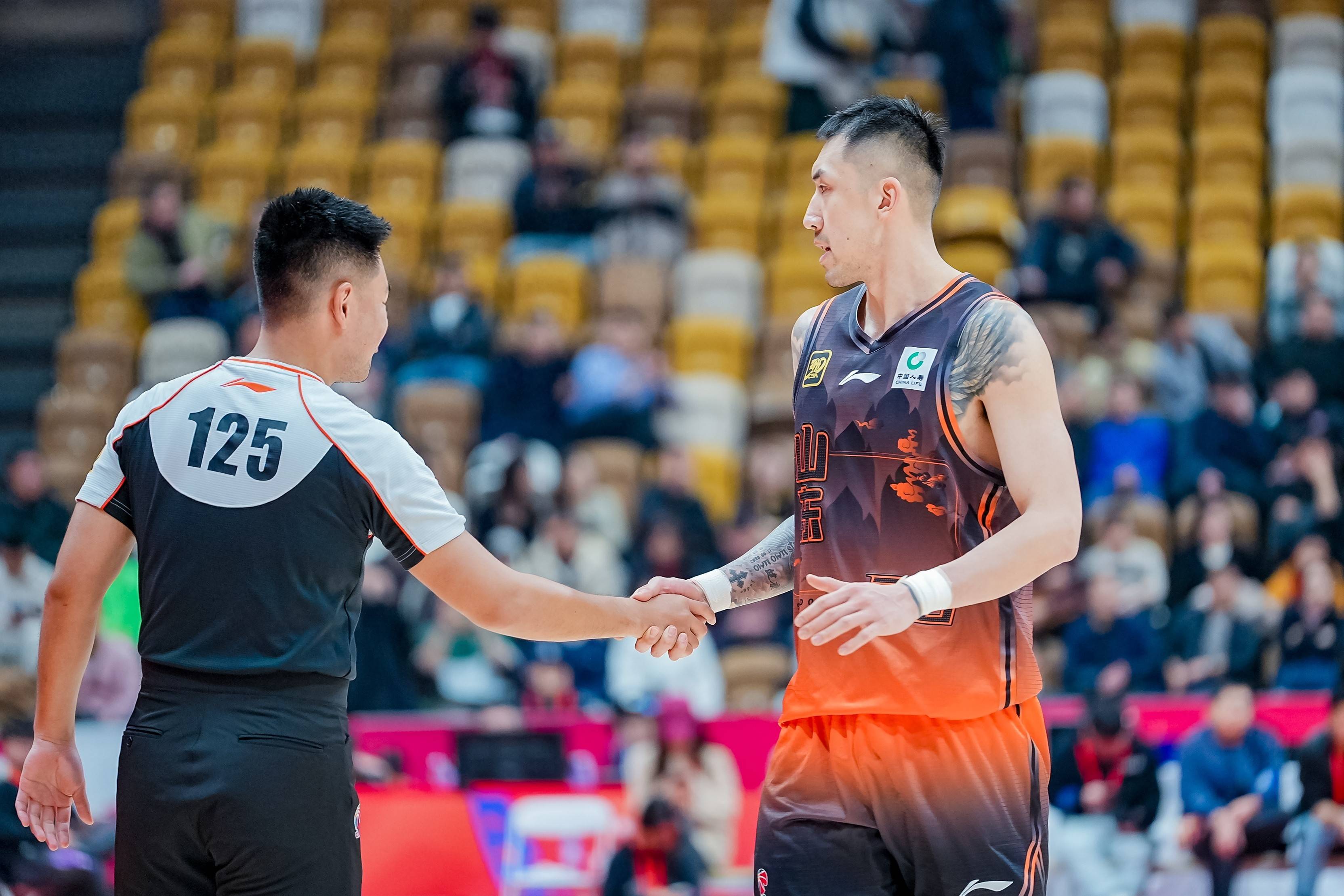 开云体育APP下载-年度焦点之战焦点战，上海队连续得分压制广厦队